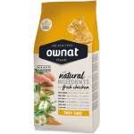 Pacote Ownat Classic Daily Care, uma ração seca para gatos adultos completa e nutritiva.